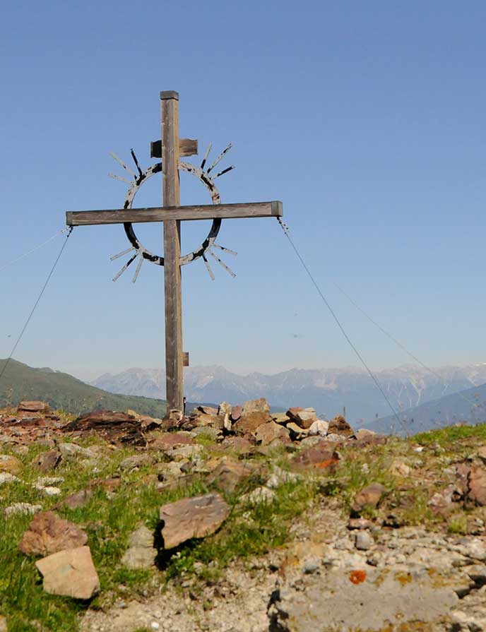 Sattelbergalm-Aktivitaeten-Outdoor-Sommer-Gipfelsieg-Wandern-Bergtour-Genusstour