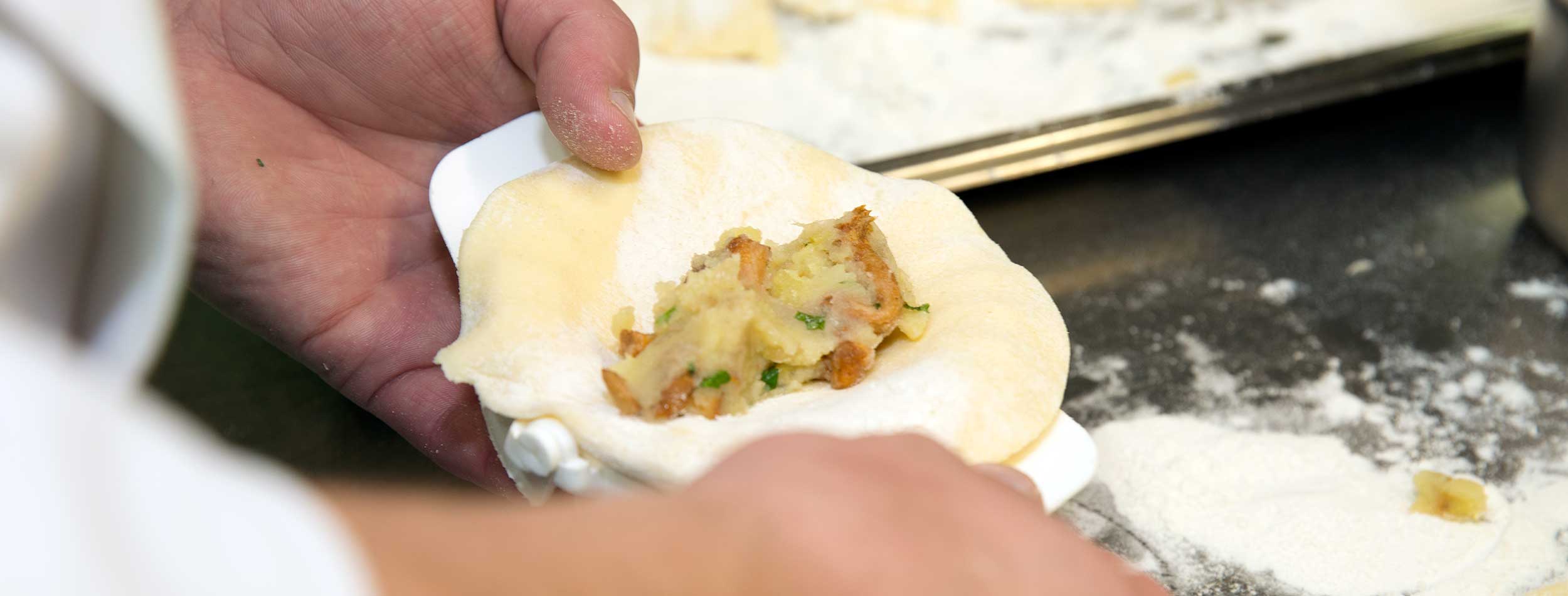 Sattelbergalm-Header-Kulinarik-selbstgemachte-Schlutzkrapfen